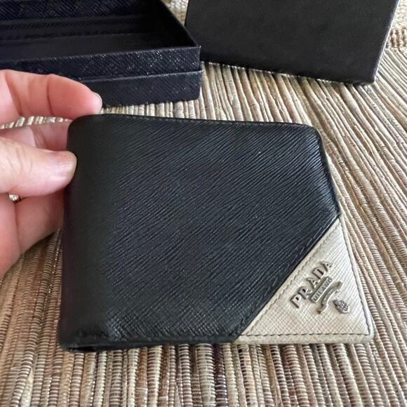 Prada mens bi-fold wallet black with box - Picture 9 of 12
